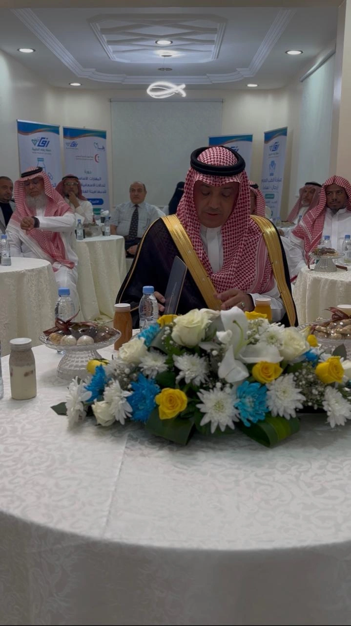 محافظ ينبع خلال تدشين جمعية رفاه الصحية